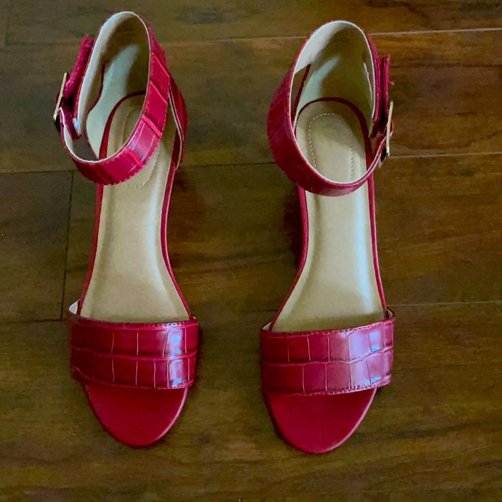 Women’s, small wedge, red, size 8